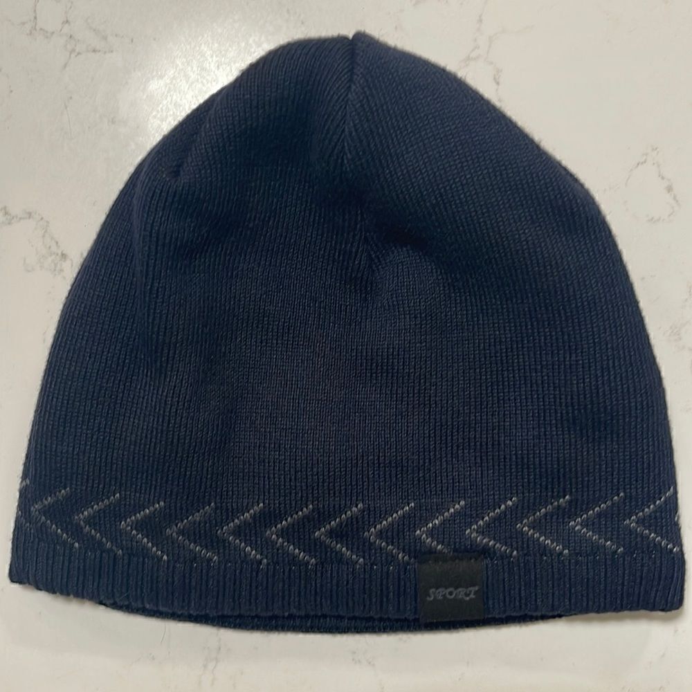 Sport knit winter beanie hat.  One size. Like new. Warm.